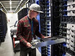 Pengguna Internet Meningkat, Perlu Kah RI Bangun Data Center Sendiri?