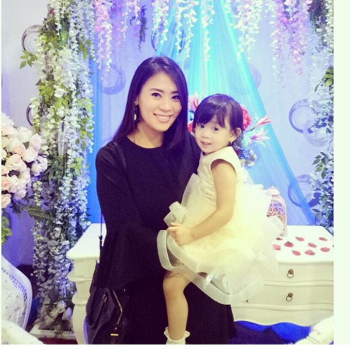 <p>Bunda Helena dan Heidi sama-sama cantik. (Foto: Instagram @helena_iyeng)</p>