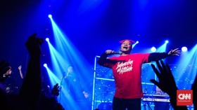 FOTO: 'Bebas Lepas' di Konser 25 Tahun Iwa K