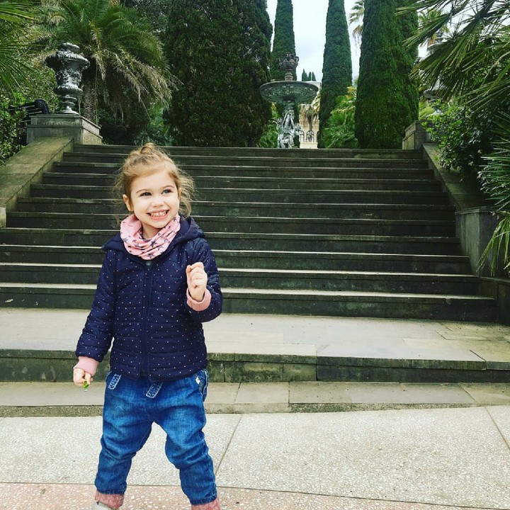 <p>Adel yang berusia 3 tahun ini ternyata model cilik. Jadi nggak heran kalau dia pintar bergaya. (Foto: Instagram/adel_gudauskas)</p>