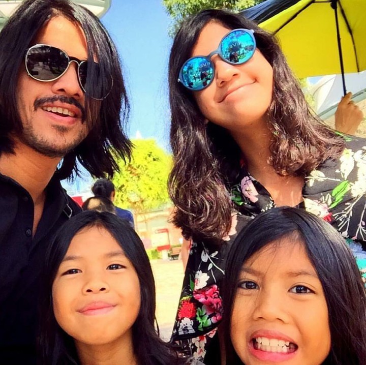 <p>Jadi ayah gaul memang bisa bikin lebih dekat dengan anak-anak. (Foto: Instagram/ariyowahab)</p>