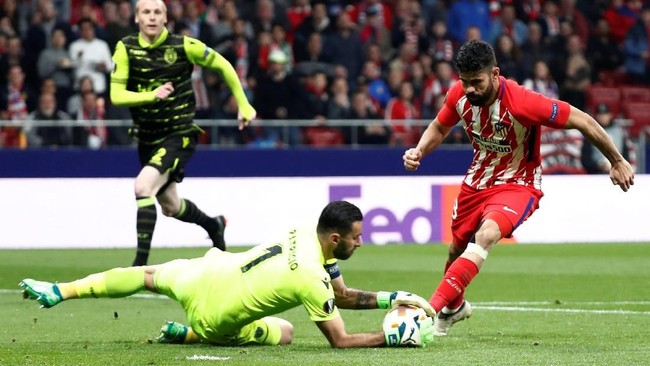 Atletico Madrid memperpanjang rekor tidak kebobolan di kandang usai mengalahkan Sporting Lisbon 2-0 di leg pertama babak perempat final Liga Europa.