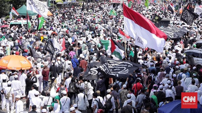 Pejabat Kominfo Ferdinandus Setu mengaku mendapatkan puluhan ribu notifikasi di media sosialnya usai pihaknya mengungkap foto hoaks relawan FPI.