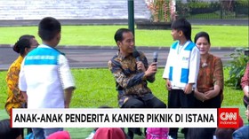 Alarik Berani Menepuk Bahu Presiden Jokowi