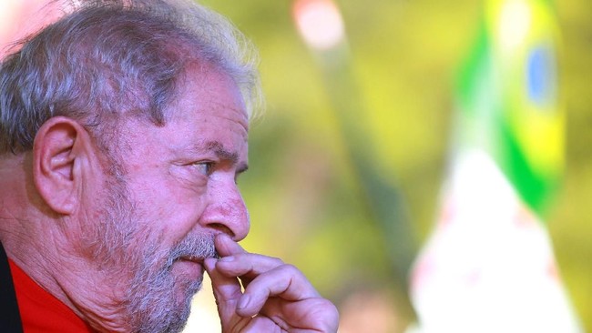 Eks Presiden Brasil, Luiz Inacio Lula da Silva, diberi waktu 24 jam untuk menyerahkan diri ke polisi dan menjalani hukuman 12 tahun penjara atas kasus korupsi.