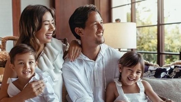 Bagi Keluarga Jennifer Bachdim Sarapan Bisa Jadi Family Time Untuk keluarga Jennifer Bachdim, sarapan bukan sekadar momen makan tapi juga family time.