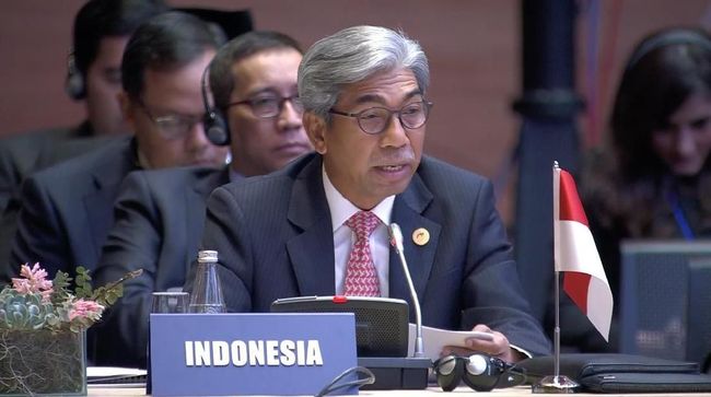 Tiga WNI Sandera Abu Sayyaf Kembali ke Keluarga Tiga warga negara Indonesia korban penyanderaan kelompok bersenjata Abu Sayyaf di Filipina kembali ke keluarga masing-masing pada Rabu (19/9).