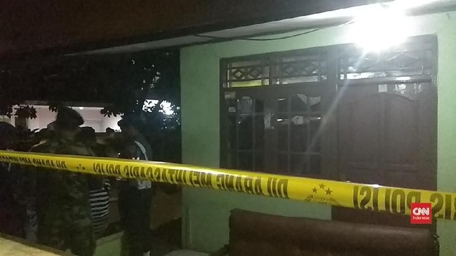 Polisi belum bisa meminta keterangan istri korban karena masih trauma. Polisi akan menelusuri dugaan keterlibatan orang dekat dalam kasus pembunuhan ini.