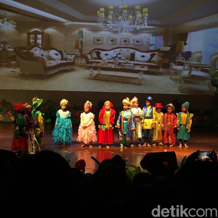 <p>Eh, tapi lima sekawan ini tersesat di hutan.  Setelah menenangkan diri dan berdoa, ternyata Merry bawa kompas. Syukurlah akhirnya mereka bisa menemukan arah pulang.</p>