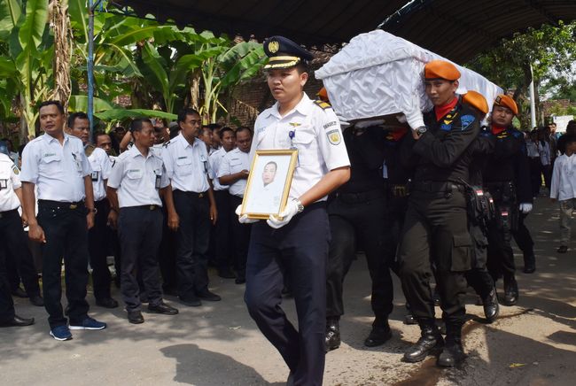 Jenazah Masinis Korban Ka Sancaka Dimakamkan Di Madiun