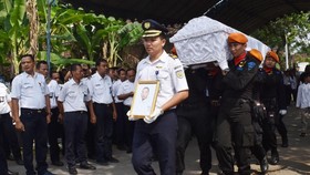 Jenazah Masinis Korban KA Sancaka Dimakamkan di Madiun