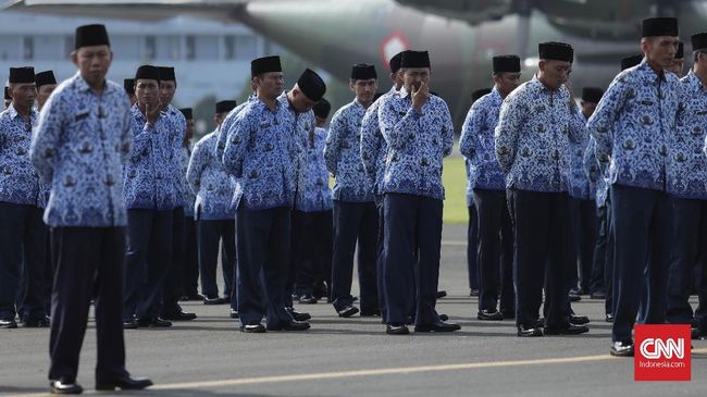Jokowi Teken Beleid, THR PNS dan Pensiunan Cair Awal Juni Presiden Joko Widodo telah menandatangani Peraturan Pemerintah tentang THR dan gaji ke-13 PNS. THR dan gaji ke-13 rencananya cair pada awal Juni.