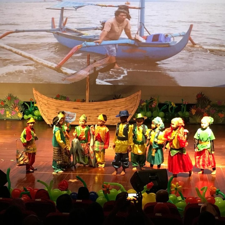 <p>Tibalah Merry, Chelsea, Tono, Mamat dan Eneng di kampung nelayan. Mereka lalu pergi ke hutan dekat pulau itu. Padahal, pak nelayan sudah melarangnya.</p>