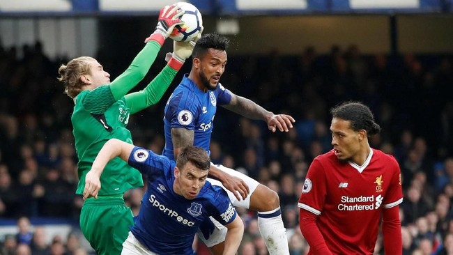 Manajer Liverpool Juergen Klopp memuji kiper Loris Karius setelah Derby Merseyside melawan Everton di Stadion Goodison Park berakhir imbang tanpa gol.