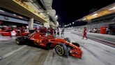 FOTO: Hamilton Dihukum Jelang Formula 1 GP Bahrain Lewis Hamilton dihukum turun start lima tingkat jelang balapan Formula 1 pada grand prix di Sirkuit Internasional Bahrain, Minggu (8/4).