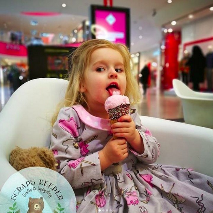 <p>Jangan diganggu dulu ya. Ada yang lagi serius makan es krim nih. (Foto: Instagram/@scrapkeeper)</p>