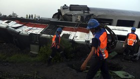 FOTO: Tabrakan Kereta Api Sancaka dengan Truk