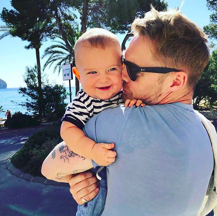 <p>Ayahnya ganteng, anaknya cute. Klop banget deh! (Foto: Instagram/ @stormykeating)  </p>