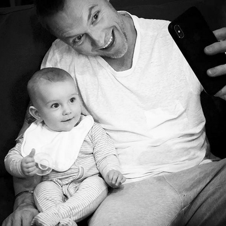 <p>Wefie dulu yuk, Nak. (Foto: Instagram/ @stormykeating)  </p>