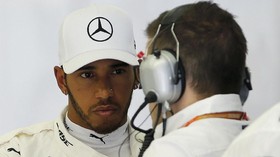 FOTO: Hamilton Dihukum Jelang Formula 1 GP Bahrain