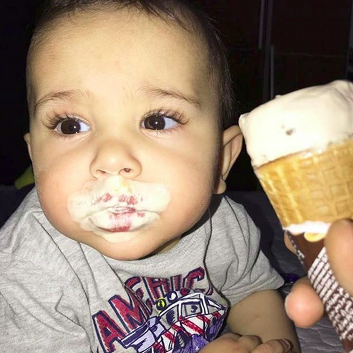 <p>Eh, mulutnya ketutupan es krim tuh, Nak. (Foto: Instagram/@babyibrahem)</p>