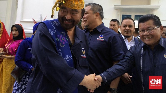 Ketua Umum Partai NasDem Surya Paloh menyindir pemimpin yang asal bicara dan meminta masyarakat tak mudah percaya.