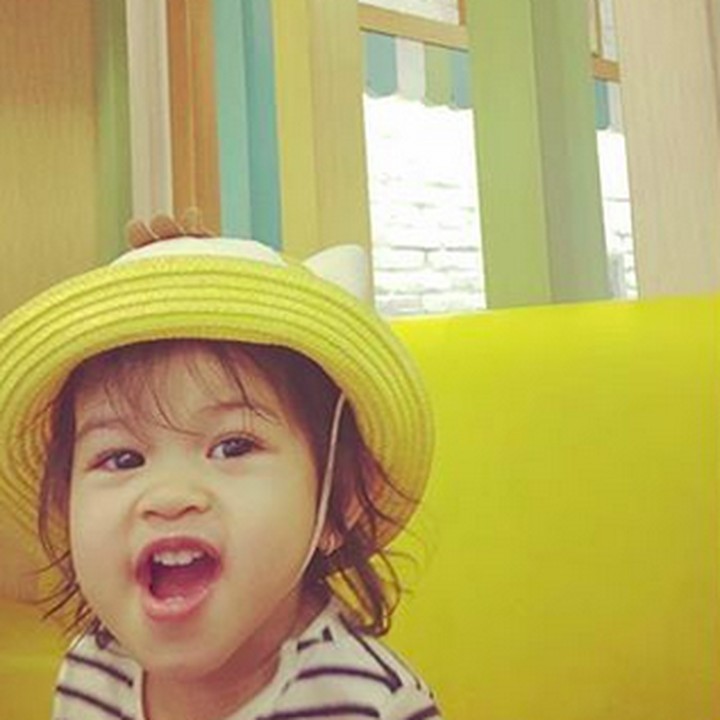<p>Menggemaskan banget kan tingkah Ghamila, Bun? (Foto: Instagram/ @andharaearly)  </p>