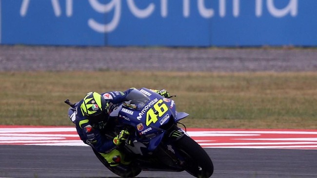 Patung pebalap veteran MotoGP Valentino Rossi diresmikan jelang balapan MotoGP Argentina di Sirkuit Termas de Rio Honda, Sabtu (7/4).
