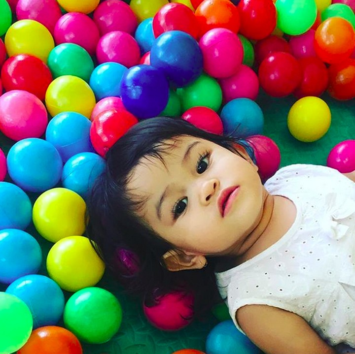 <p>Coba perhatiin bulu mata Ghamila deh, Bun. Lentik banget ya. Bikin si kecil ini makin cantik dan menggemaskan. (Foto: Instagram/ @andharaearly)  </p>