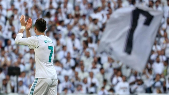 Cristiano Ronaldo menegaskan bahwa dirinya mencintai Argentina meskipun negara tersebut adalah negara Lionel Messi.