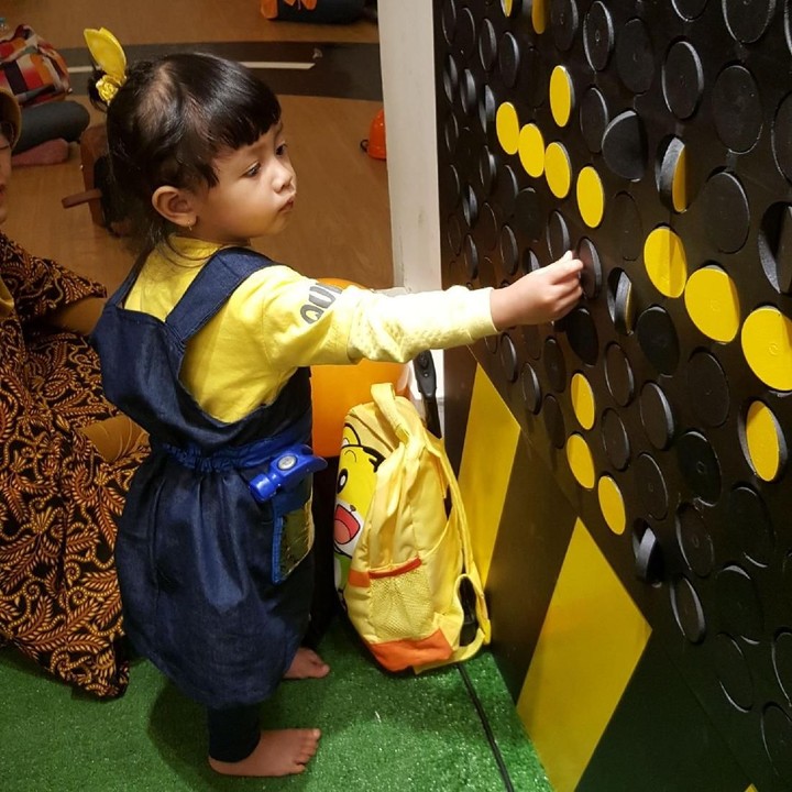 Coba tebak si kecil main apa ya?