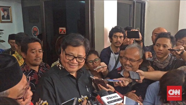 Menteri Perindustrian Airlangga Hartarto meminta Menteri Keuangan Sri Mulyani menurunkan tarif ekspor produk minyak goreng agar ekspornya bisa digenjot.