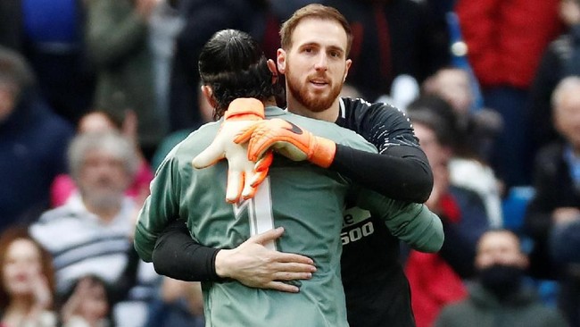 Ada lima kiper berkualitas yang memiliki harga lebih murah daripada Alisson Becker, yang baru saja menjadi kiper termahal di dunia usai dibeli Liverpool.