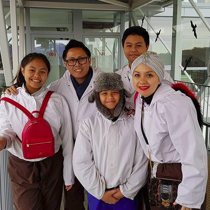 <p>Kompak terus Eko, Viona, dan ketiga buah hati! (Foto: Instagram/ @ekopatriosuper)  </p>
