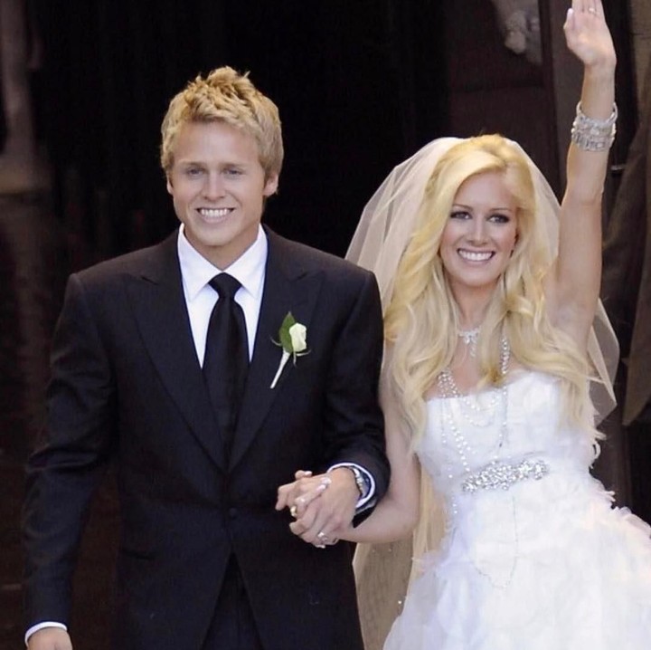 <p>Heidi Montag mengikat janji suci pernikahan dengan Spencer Pratt pada usia 22 tahun. Pasangan ini bertemu ketika keduanya membintangi reality TV 'The Hills', yang berlanjut ke hubungan lebih serius dan akhirnya menikah di 2009. Hingga kini keduanya tetap mempertahankan rumah tangga yang sudah berjalan 12 tahun. Menikah tidak selalu indah, saat ujian datang, komitmenlah yang jadi pegangan. (Foto: Instagram @heidi_montag)</p>