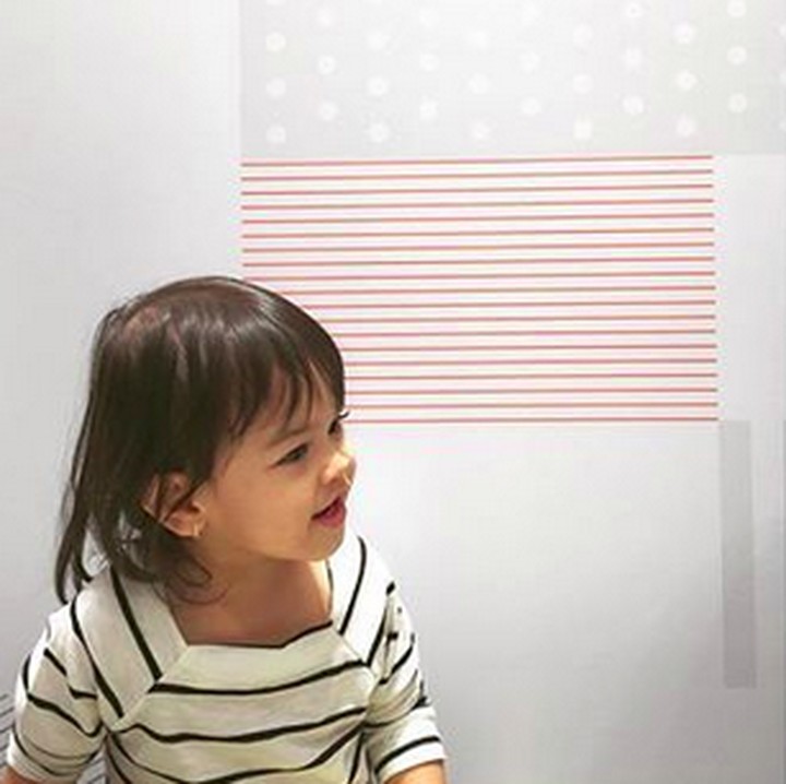 <p>Anak cantik, kamu lagi ngelihatin apa sih? (Foto: Instagram/ @andharaearly)  </p>