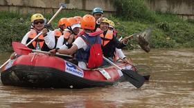 Menteri Rini akan Buka Jalur Transportasi di Ciliwung