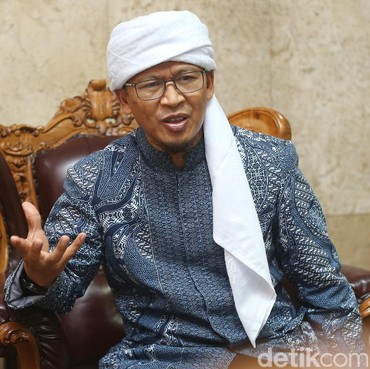 Gaya Aa Gym Saat Sosialisasikan Bahaya Virus Corona