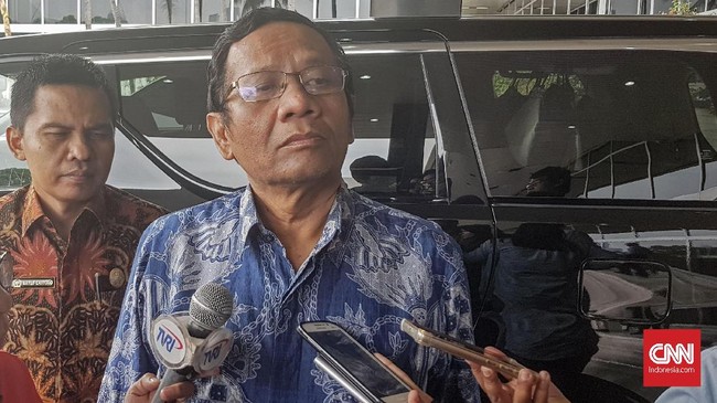 Mahfud MD, anggota Dewan Pengarah BPIP, mempersilakan MAKI mengajukan uji materi Perpres tentang hak keuangan BPIP ke MA.