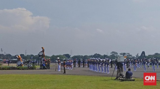 Pelaku penendangan pada pemotor di Bekasi, Praka ANG sudah diberi sanksi disiplin dari atasannya. TNI AU akan meminta maaf langsung ke korban.