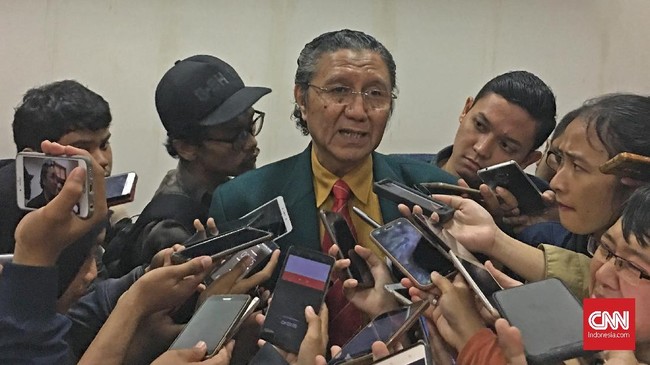 Ikatan Dokter Indonesia (IDI) menyatakan capres-cawapres tak harus sehat seratus persen untuk lolos uji kesehatan. Pemeriksaan terkait pengobatan dan penilaian.