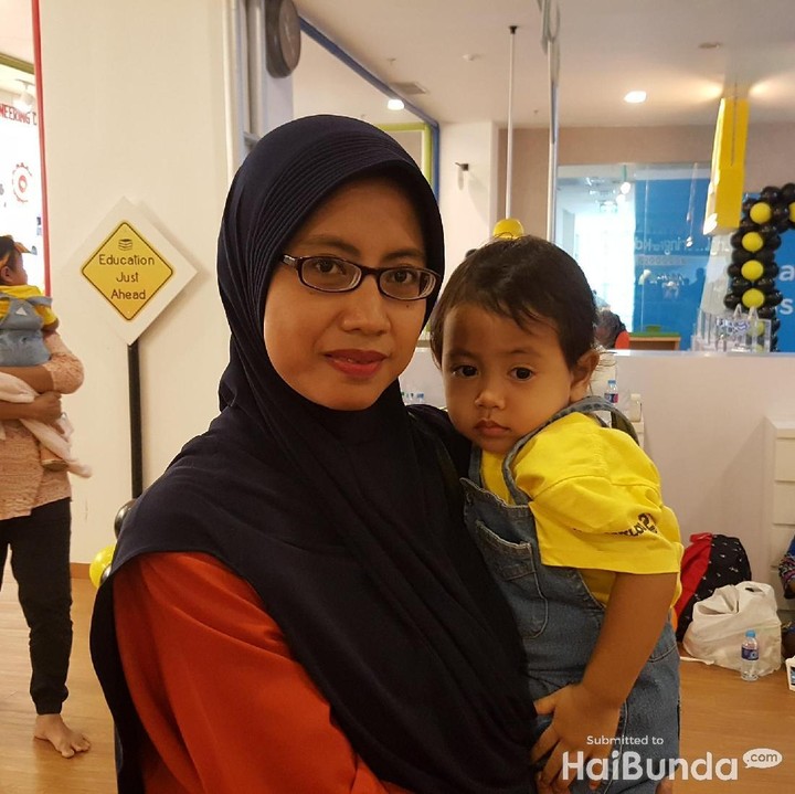 <p>"Bakal kangen nyusuin, karena sekarang udah 2 tahun pas dia udah nggak minta nyusu rasanya gimana gitu. Sekarang juga udah susah dipeluk sama dicium," ucap Indri, bunda dari Sasi.</p>