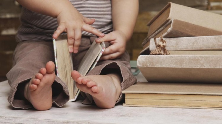 Menemani anak mengerjakan PR bisa jadi quality time lho, Bun. Ini juga yang dilakukan orang terkaya se-Asia, Mukesh Ambani.