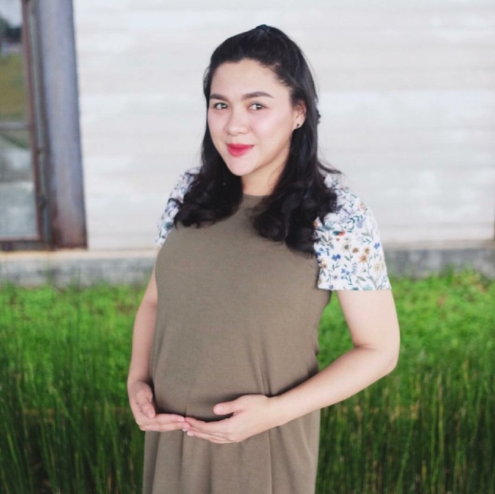 Vicky Shu yang sekarang sedang hamil 6 bulan juga makin cantik deh. (Foto: Instagram/@vickyshu)