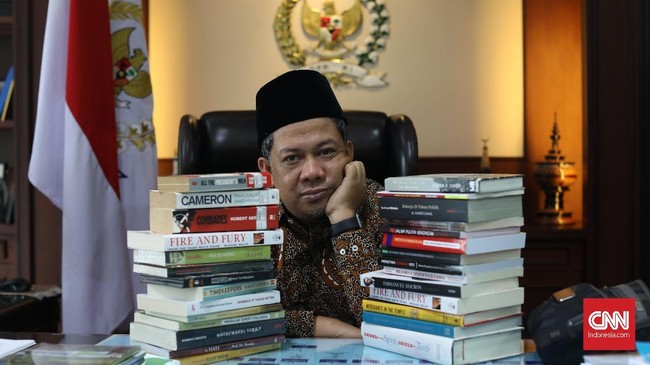 Wakil Ketua DPR Fahri Hamzah menyatakan hampir semua pejabat KPK ujungnya haus kekuasaan, sebagaimana Johan Budi yang maju caleg lewat PDIP.
