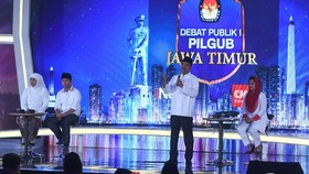Survei: Khofifah-Emil Dardak Unggul Tipis dari Gus Ipul-Puti