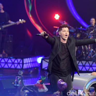 Lirik Lagu Superheroes - The Script