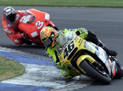 19 Tahun Lalu, Rossi Raih Gelar Juara Dunia Pertamanya di Kelas Premier