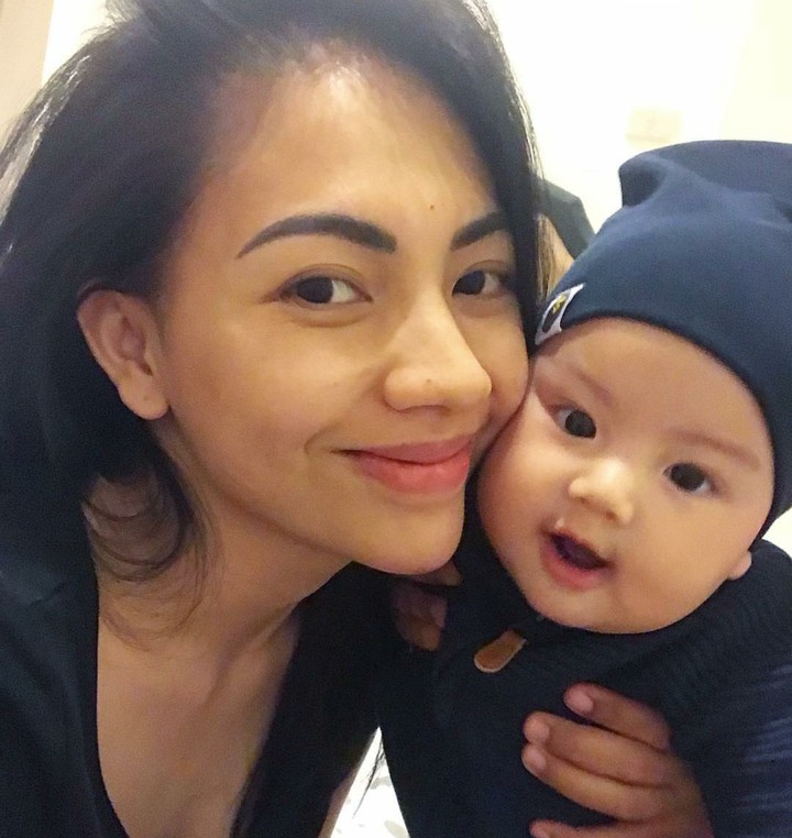 Gaya Keren Kezia Karamoy si Mama Muda Saat Main Bareng Anaknya