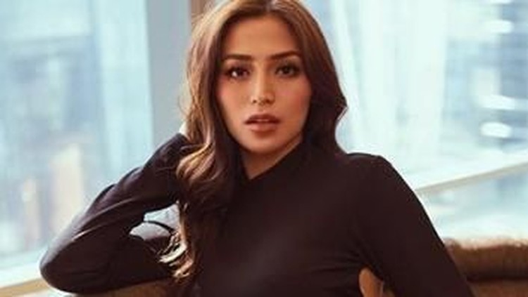 Jessica Iskandar bersama putranya, El Barack.
